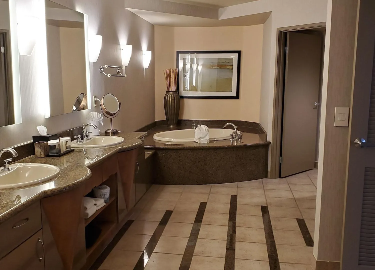 Embassy Suites By Hilton Phoenix Scottsdale 3*,