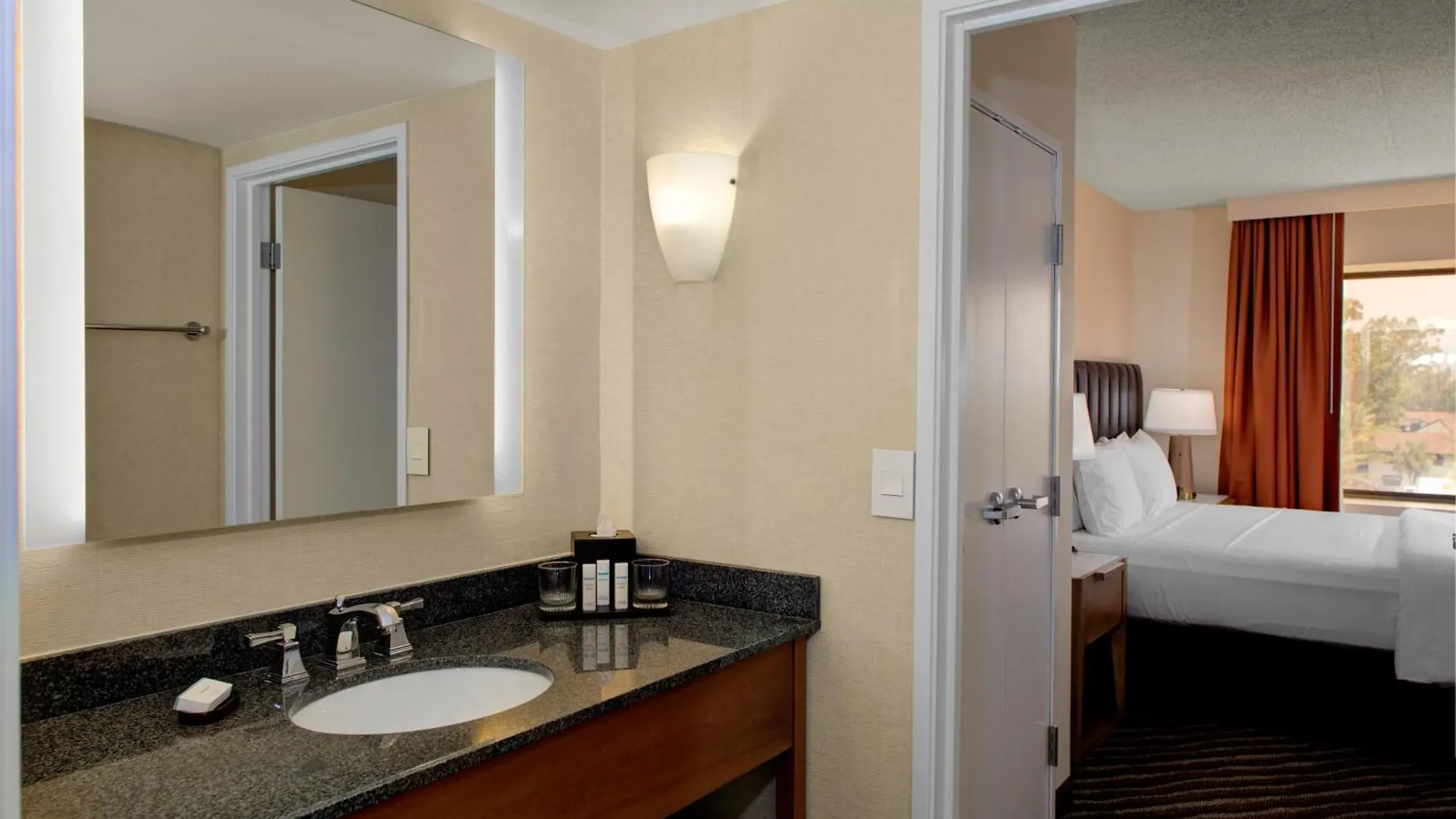 Embassy Suites By Hilton Phoenix Scottsdale