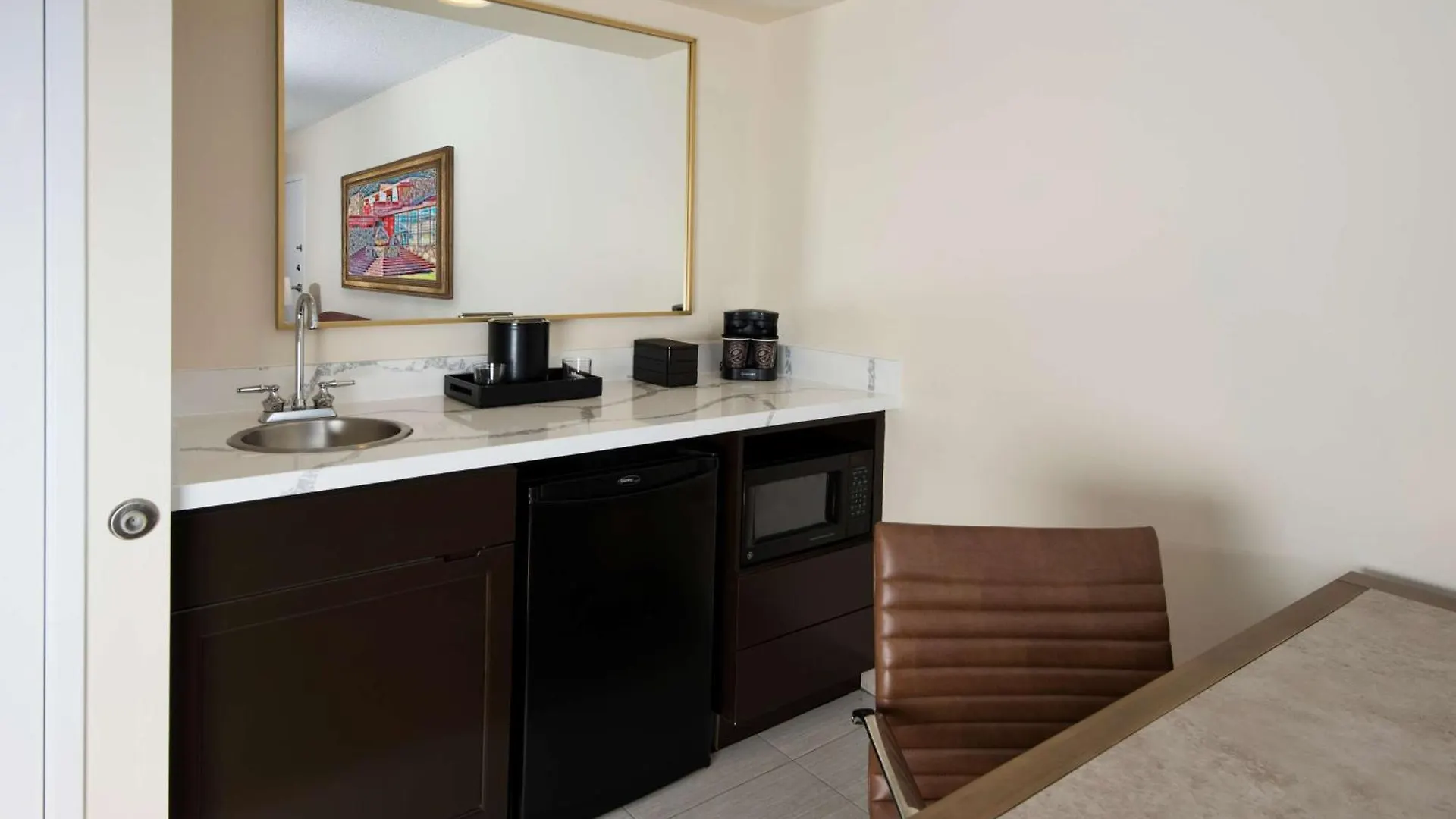 Hotel Embassy Suites By Hilton Phoenix Scottsdale