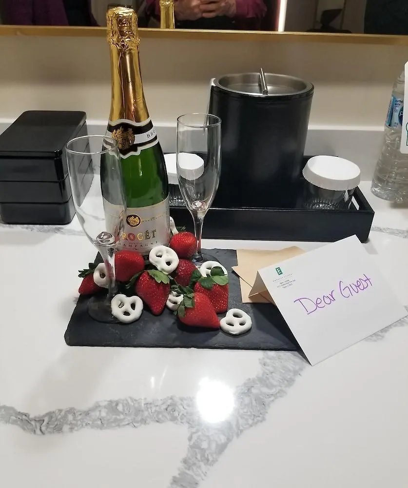 Hotel Embassy Suites By Hilton Phoenix Scottsdale