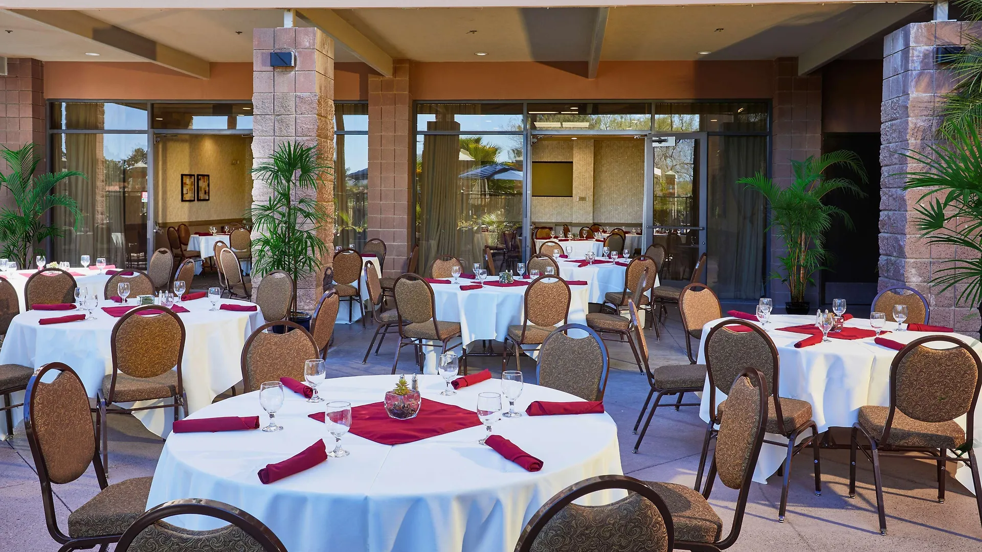 Embassy Suites By Hilton Phoenix Scottsdale 3*,