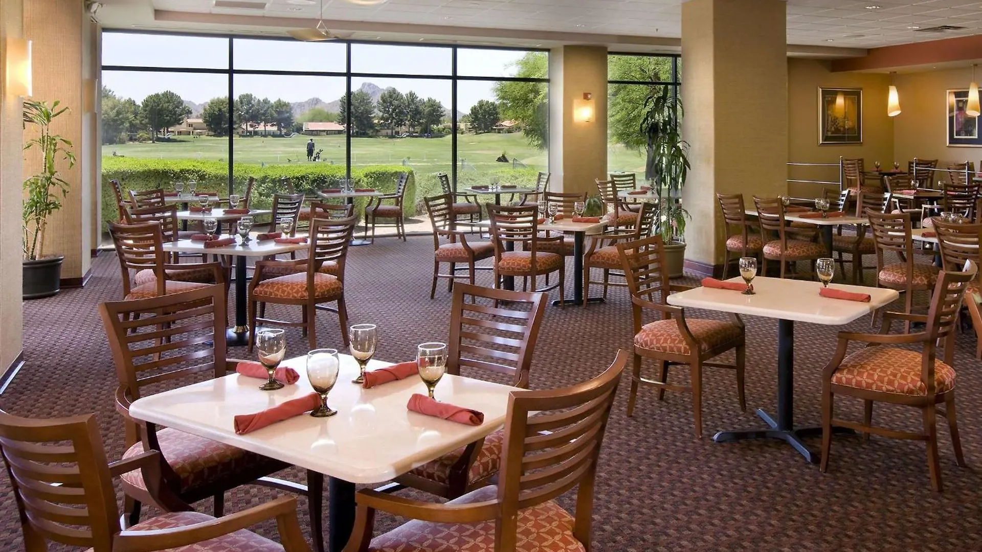 Embassy Suites By Hilton Phoenix Scottsdale 3*,